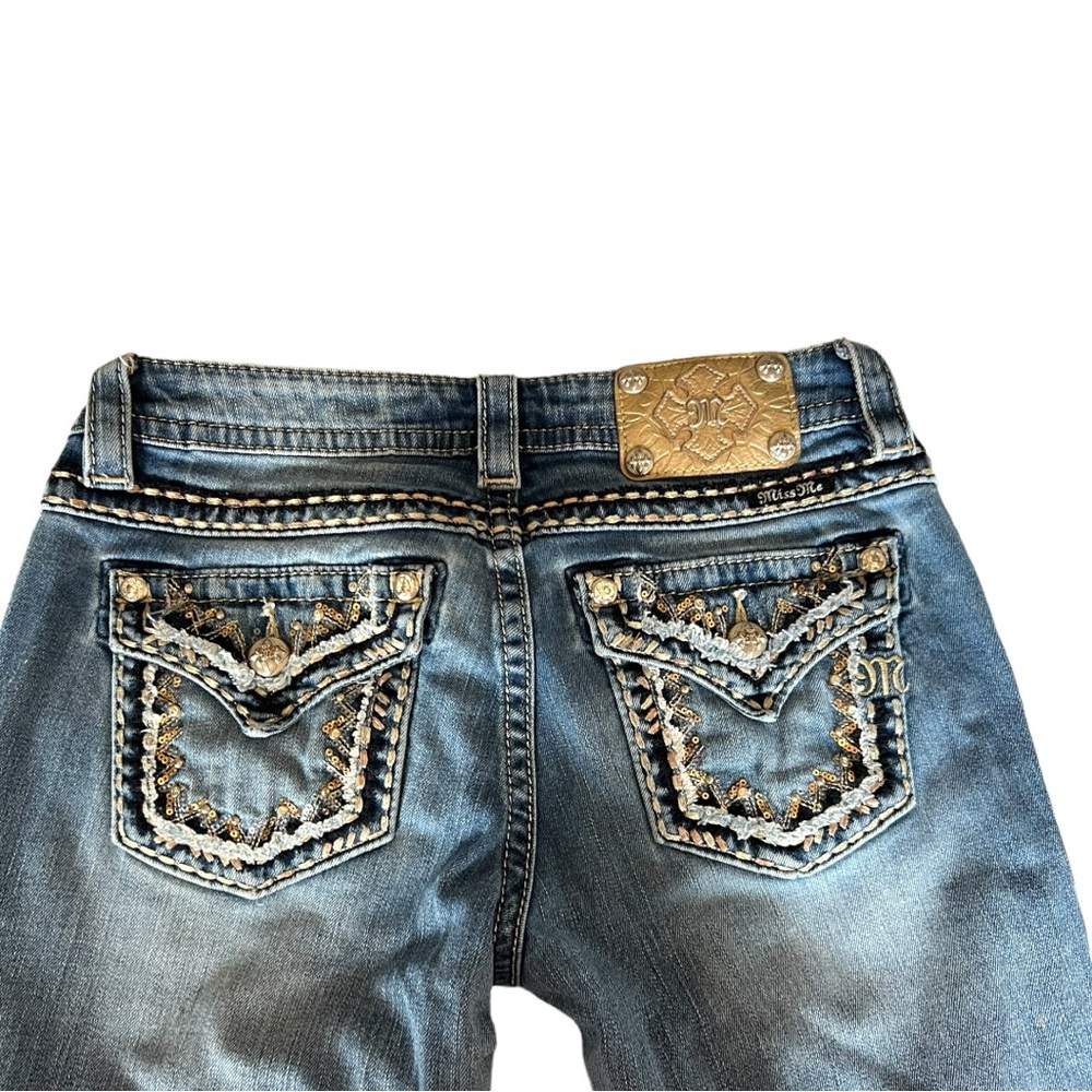 Women’s Miss Me ankle cut jeans. Size 27.
